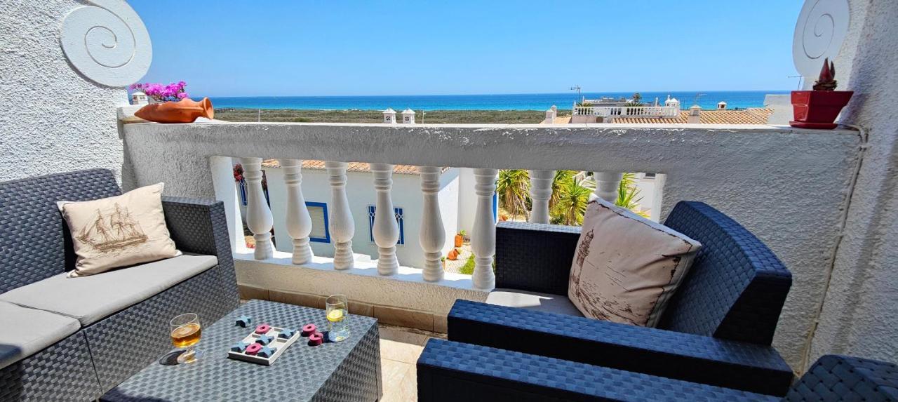 The Swallow'S Rest Beach House - Meia Praia لاغوس المظهر الخارجي الصورة